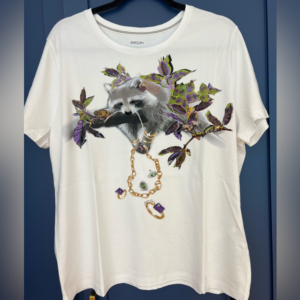 Marc Cain White T-shirt with embellished Raccoon, so cute!!! Size 16